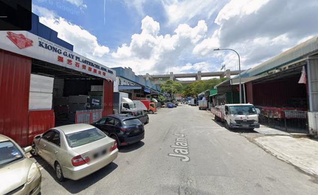 Renovated factory warehouse for rent 30x100 desa tun razak behind ikon 1