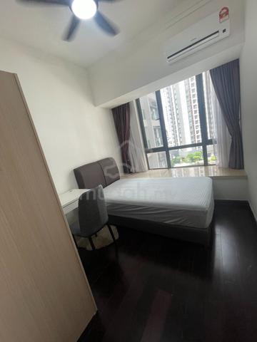 R&F aircon room (super single bed) at R&F mall-7 mins walk to CIQ 1