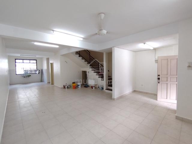 2 Storey Taman Skudai Indah, Skudai (New House Paint, Good Location) 1