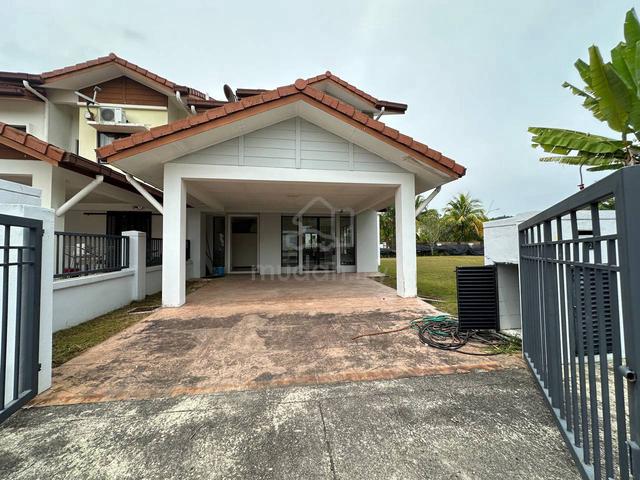 Corner Double Storey Gated Guarded Spacious Land Cahaya Spk Seksyen U9 1