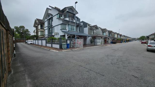 3 storey corner bungalow ,kemuning residence, shah alam 1