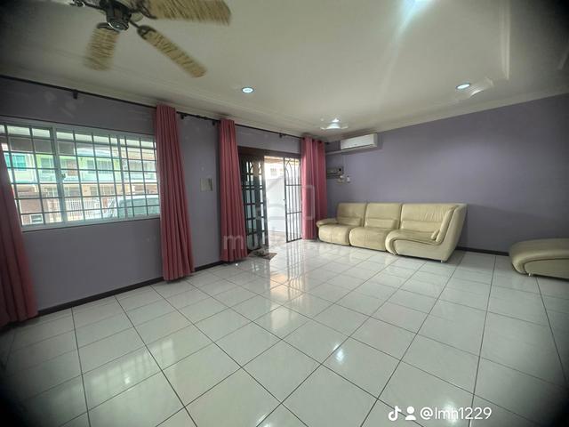 For Rent π₯ Double Storey intermediate Location: Jalan Song βββββ 1