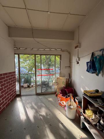 Lornie Flat 1