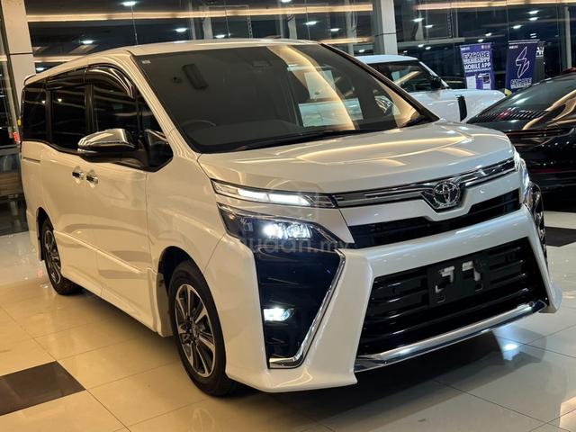 [SALE] 2021 Toyota VOXY KIRAMEKI 3 - LOW MILEAGE - 1