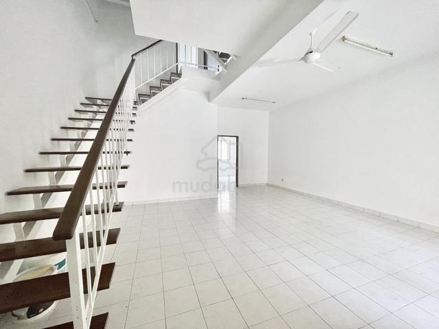 Newly Refurbished 2.5 Sty House Seri Kembangan Taman Desa Karunmas 1