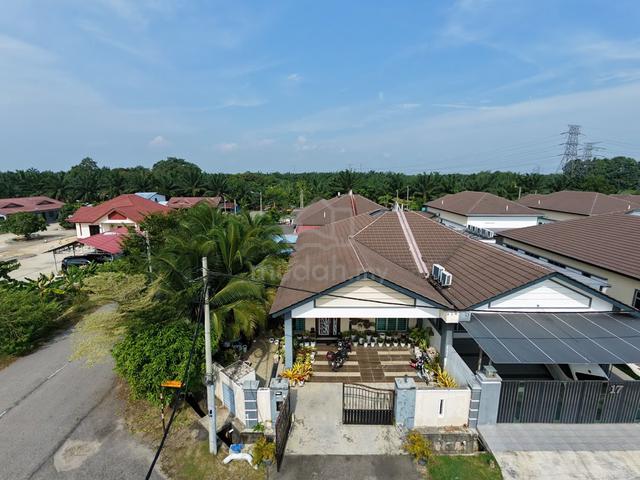 Non Bumi. Semi D Corner Lot, Taman Rawang Impian, Sungai Mati 1