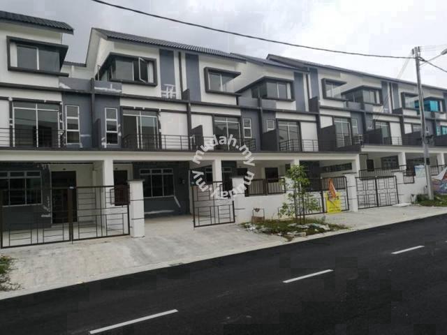 2 1/2 sty house near to Kota Masai,Pasir Gudang 1