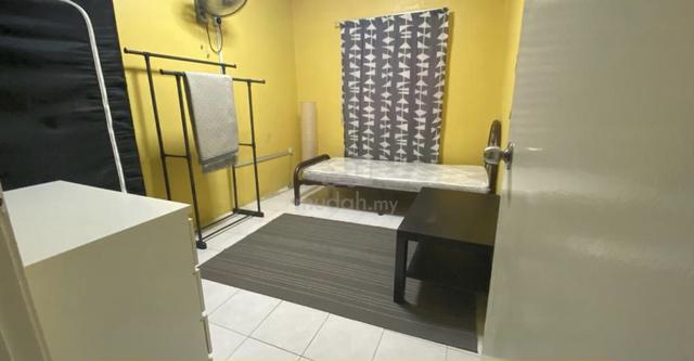 Room for rent Block A, 4ft Floor Flora Damansara 1