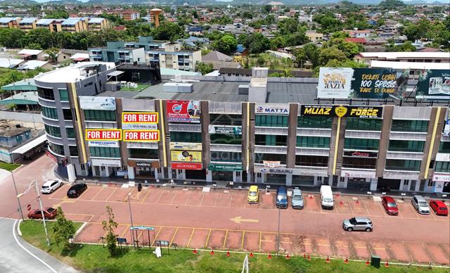 Ruang Pejabat dan Perniagaan| Panji Curve 1