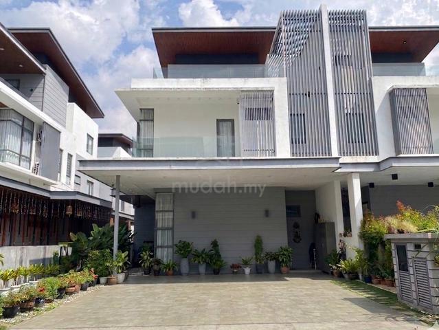 FULLY RENO ‼️ Semi D 3 Storey Broadleaf Residences Kota Kemuning 1
