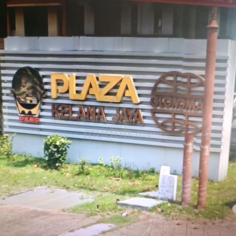 3 storey CORNER SHOP, SS7, FREEHOLD, beside highway 1
