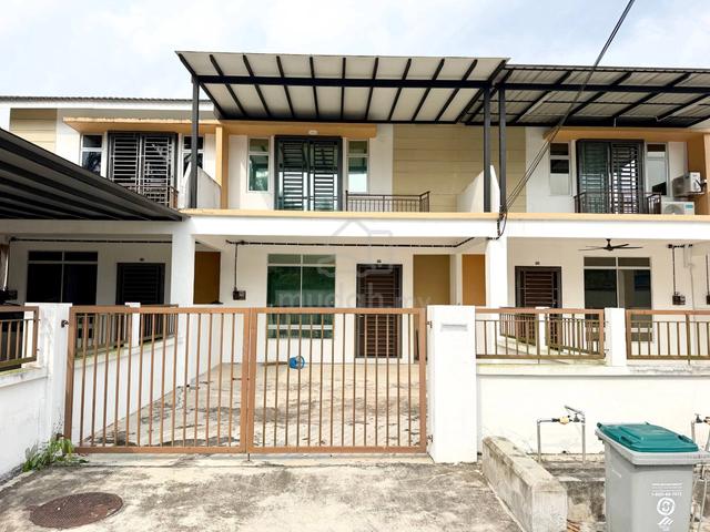 UNBLOCKED VIEW - TAMAN SCIENTEX KOTA TINGGI - CONDITION RUMAH LIKE NEw 1