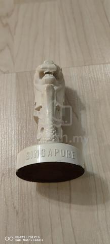 Singapore Merlion Statue Souvenir Figurine - photo 5 of 5