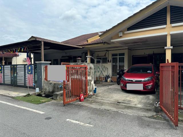 Facing Open Single Storey Alpinia Jalan Kebun Nenas Bandar Putra 2 1