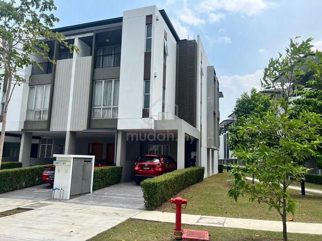 Corner Lot Ground floor 3-storey Townhouse Ridgefield 1