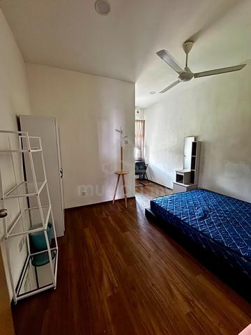 Private Room + Attached Bathroom | Aircond | Bright Unit | Comfortable 1