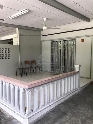 Rumah depan HSNI batu pahat 1