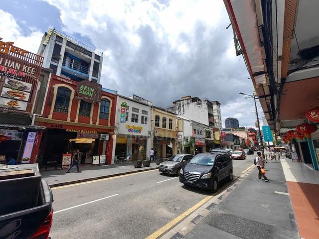 Hot area Jalan Petaling sublet shop available facing main road 1