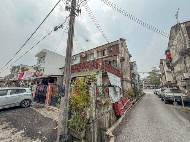 Huge 3 Room 3 Bathroom ENDLOT 3-Storey Terrace Taman Muda, Ampang 1