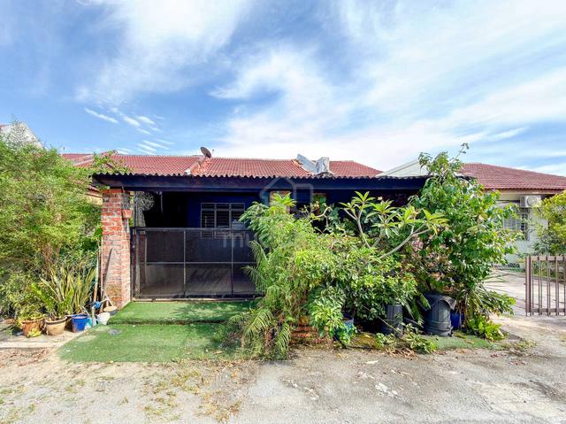 Facing Open Single Storey Near Cyberjaya | Extended Kitchen 1