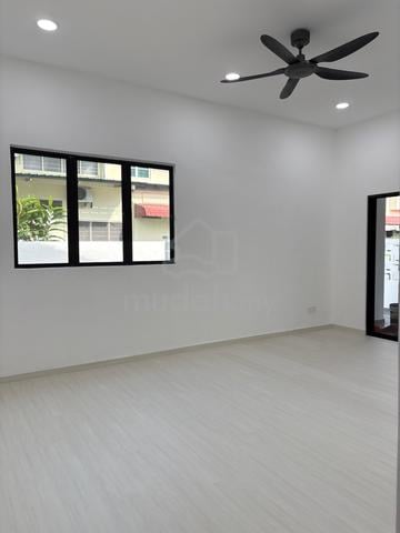 Renovated corner lot terrace house for rent in ujong pasir town area 1