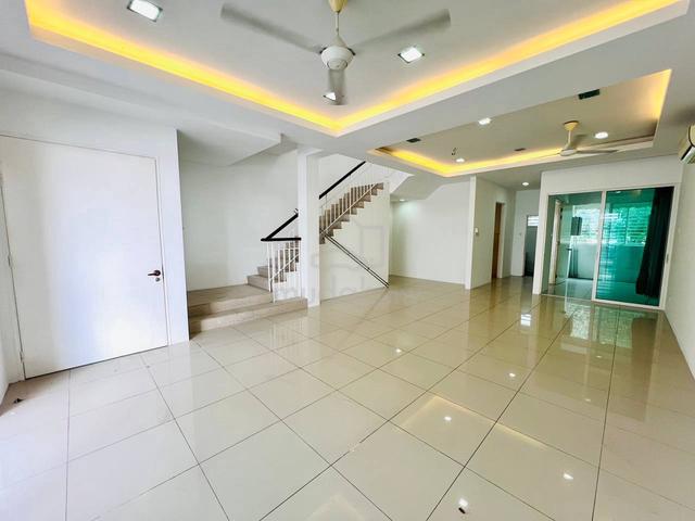 FULLY RENOVATED🤩Double Storey Terrace Nadayu 92 Kajang 1
