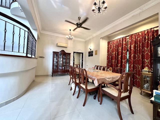 LUXURY | RENOVATED ‼️ 2 Storey Bungalow House USJ 17, Subang Jaya 4