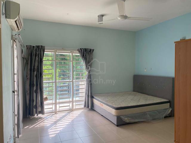 Landed Master Room with Balcony for Rent @ Bayan lrpas 1
