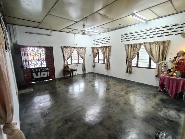 Selayang Bungalow room space for rent with business use 1