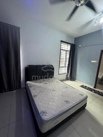 Master bedroom to rent / Larkin area / near ciq / near ksl mall 1