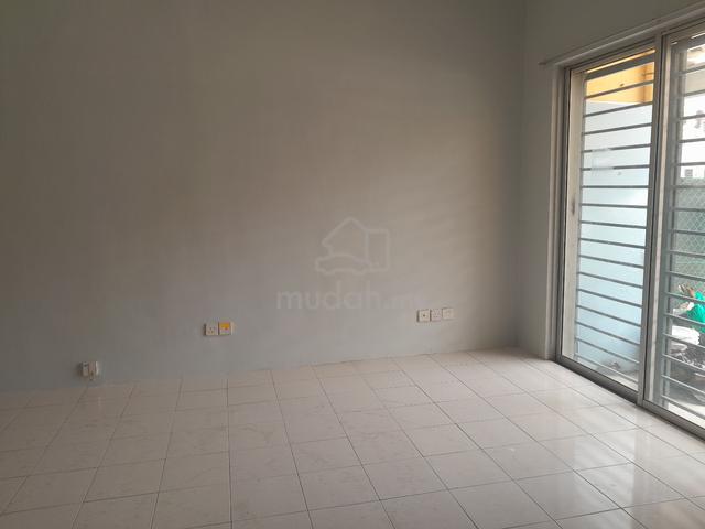 SETIA ALAM : Double Storey 18 x 65 House For Rent 1