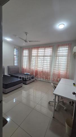 [FEMALE] ** Fully Furnished ** Room For Rent 1