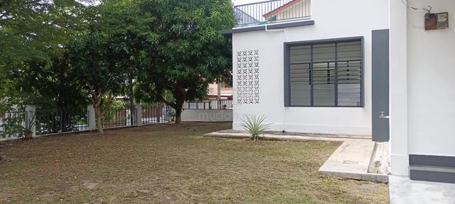 Double Storey Semi Detached with extra land at Tanjung Bungah 1