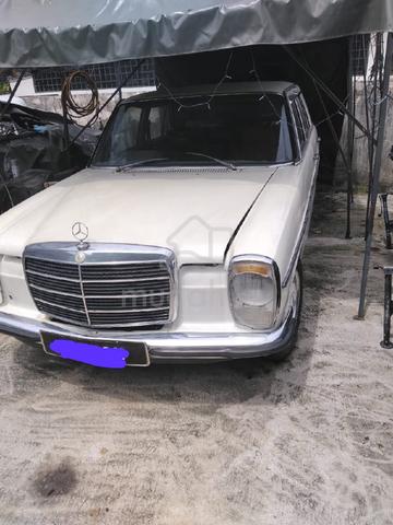 1974 Mercedes Benz W115 240D 3.0 (M) - 2