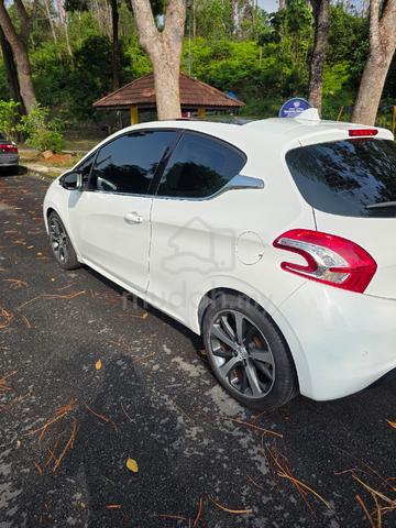 2015 Peugeot 208 1.6 VTI ALLURE (A) - 4