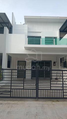 Below Market Rent Partial furnish with balcony and kitchen in Hihayu 3 1