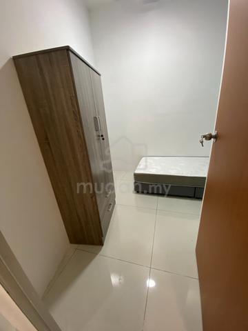 room near to ciq to singapore for rent -country garden danga bay 1