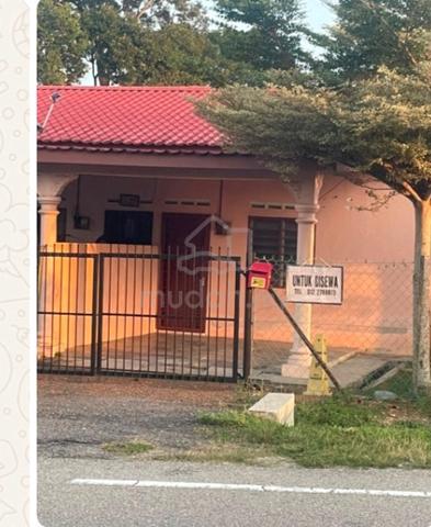 Semi - Detached House, sebelah Dataran Melang, in good condition 1