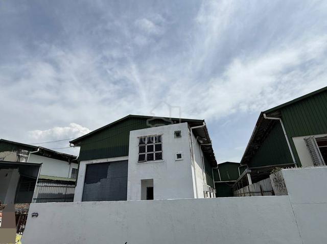 Newly Painted 1.5sty Detached Factory Perindustrian Ringan Bercham Ban 1