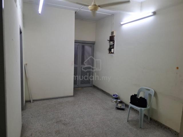 Selangor Petaling Jaya Not Furnished 1-Storey Terraced House For Rent 1