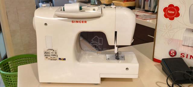 [LIGHTLY USED] Singer Tradition Sewing Machine 225 - photo 4 of 4