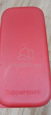bekas penyimpanan beras jenama tupperware  - photo 2 of 3