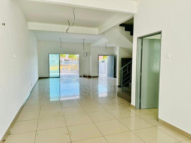 New FREEHOLD 2 Storey Terrace / Semi-D Tanjung Kling Klebang Gated 4