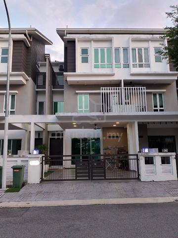 FOR SALE | Renovated 3-Storey Terrace House @ Tiara South, Semenyih 1