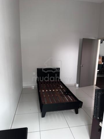 hill park resident room for rent 1