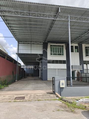 Batu Kitang warehouse with covered shed for rent 1