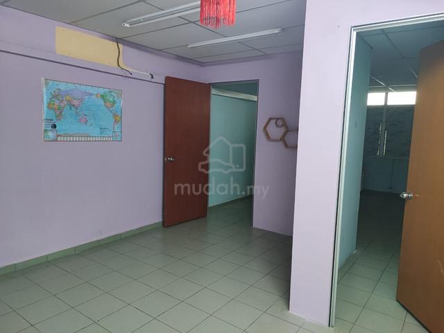 Facing Main Road Taman Connaught Second Floor 1