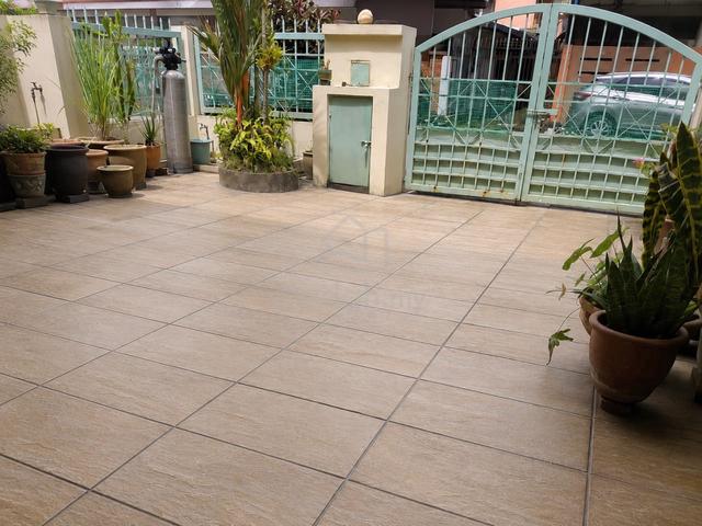 Double storey in USJ14 for sale. Near LRT station 1