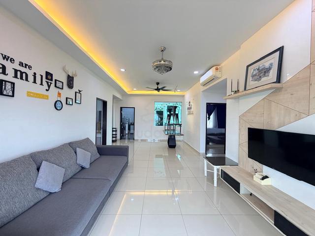 Costa Mahkota 1