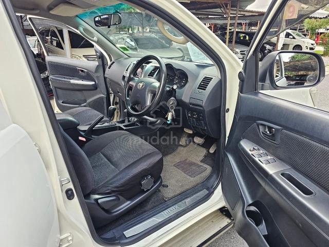 2014 Toyota HILUX 2.5 G VNT (A) 4X4 O. T. R. PRICE - 4